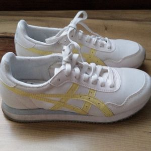Asics tennis shoes sz. 6